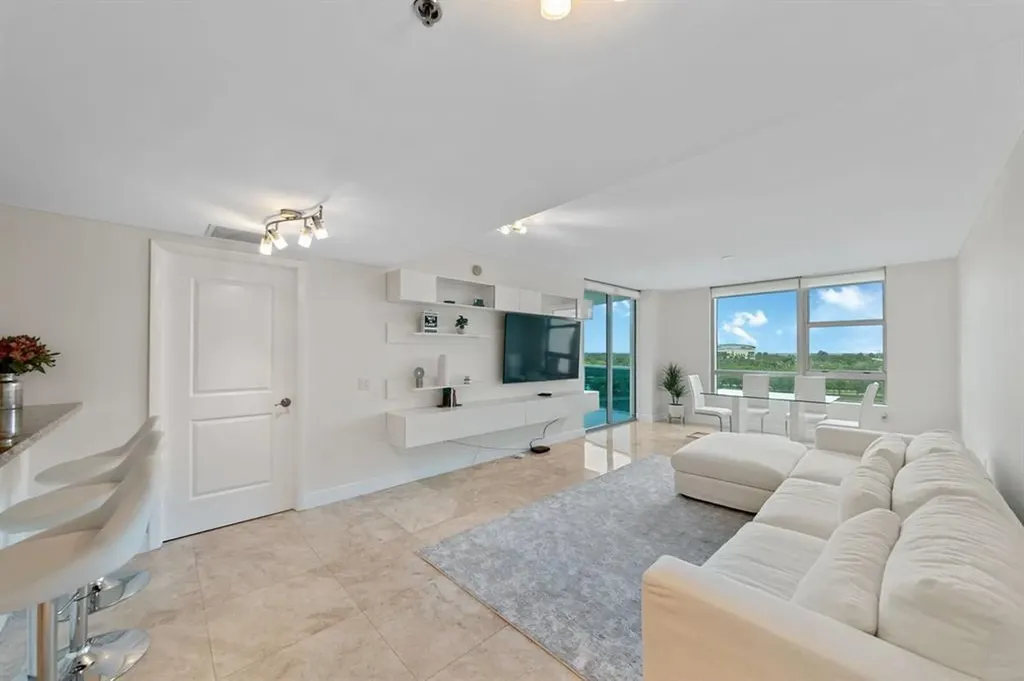 2641 N Flamingo Road Sunrise FL 33323