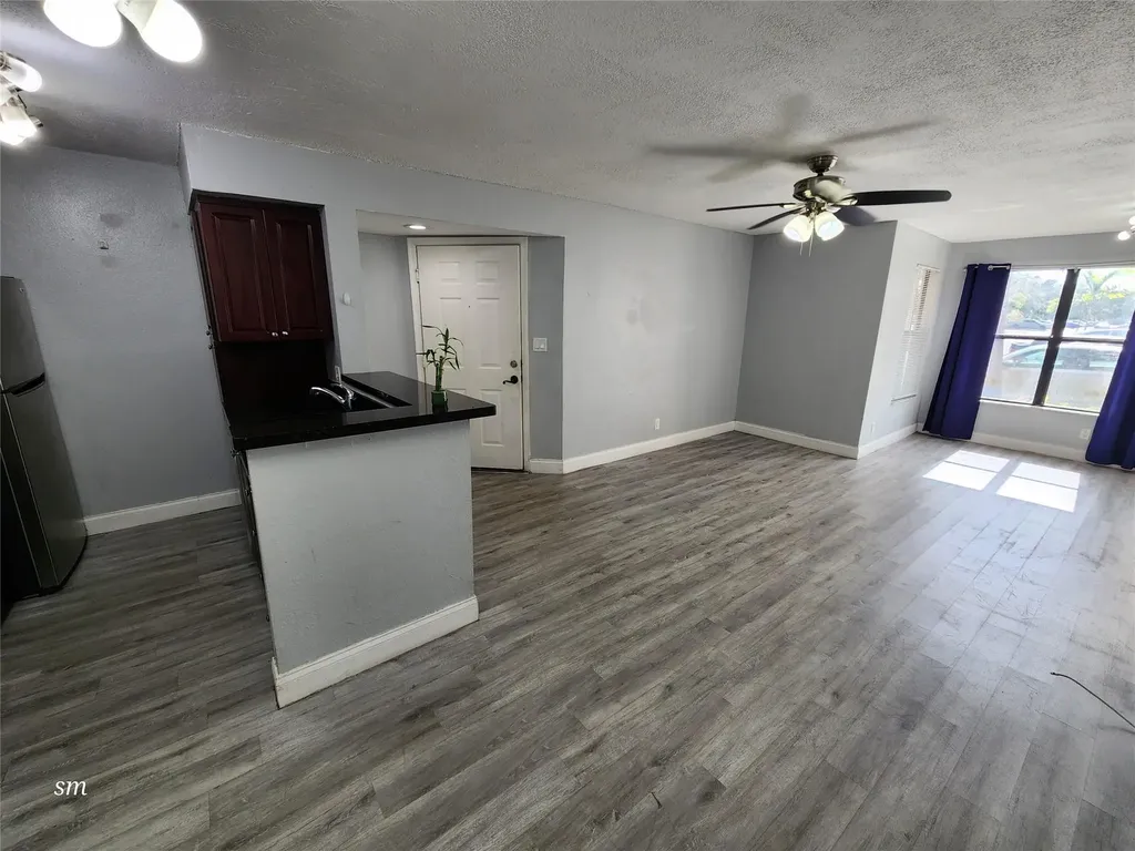 2736 S University Drive Davie FL 33328