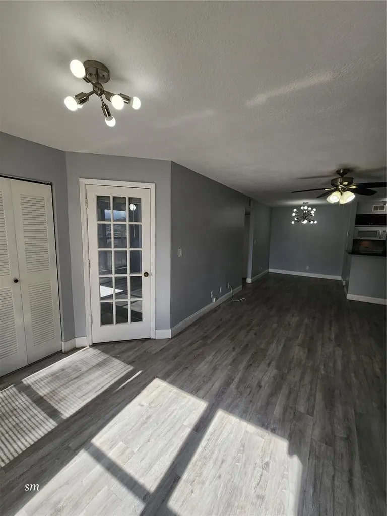 2736 S University Drive Davie FL 33328