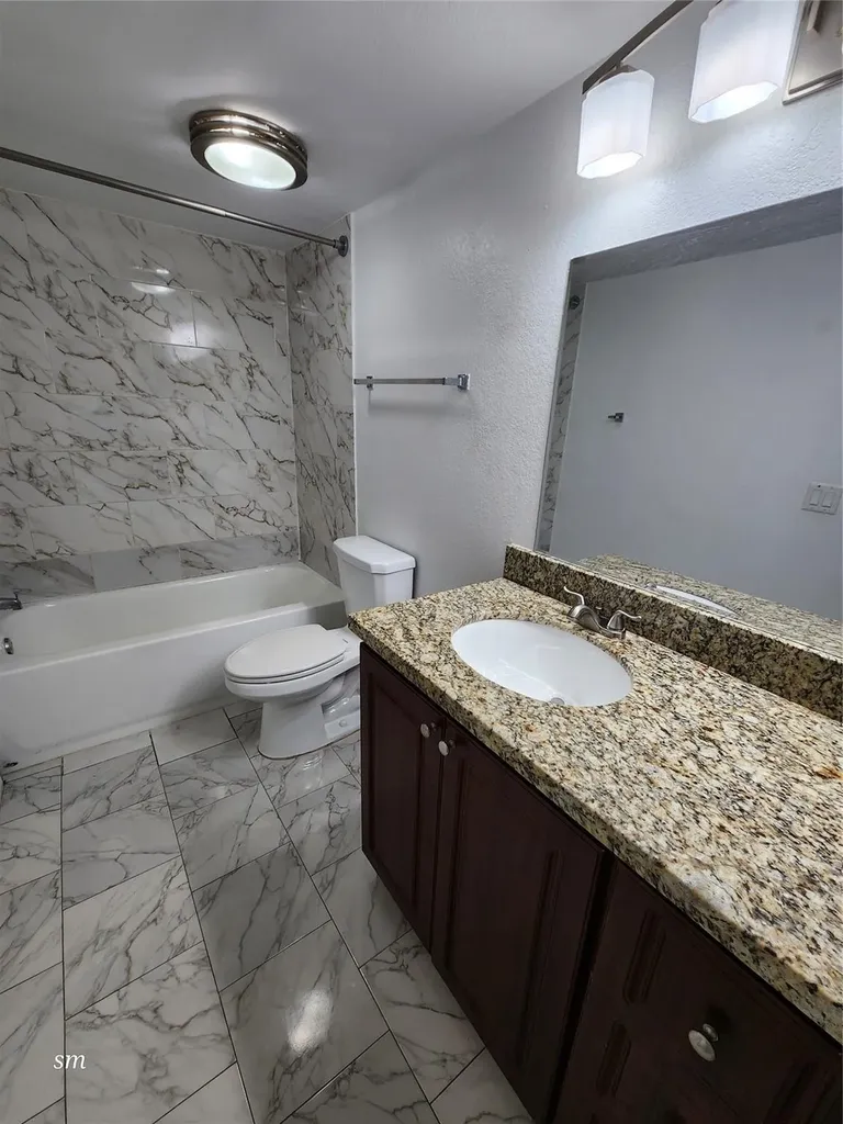 2736 S University Drive Davie FL 33328