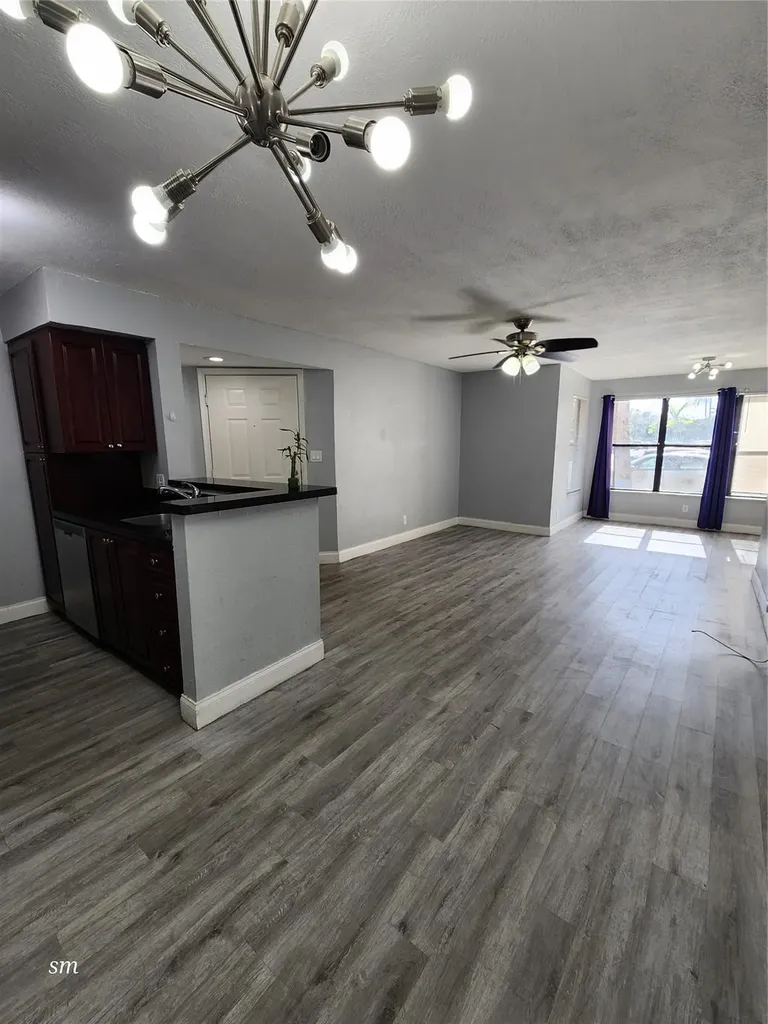 2736 S University Drive Davie FL 33328