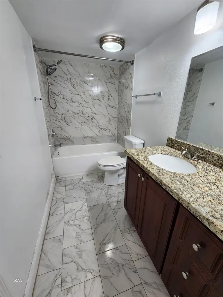 2736 S University Drive Davie FL 33328