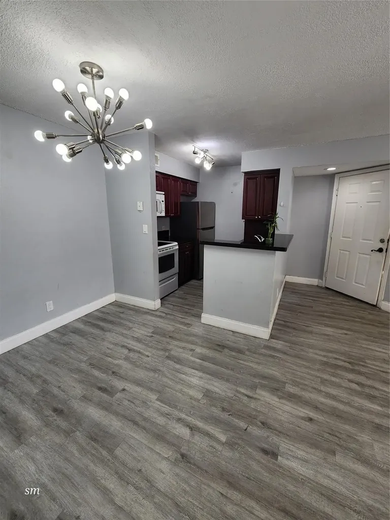 2736 S University Drive Davie FL 33328