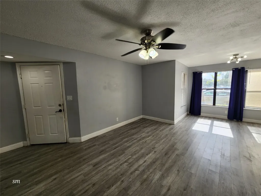 2736 S University Drive Davie FL 33328