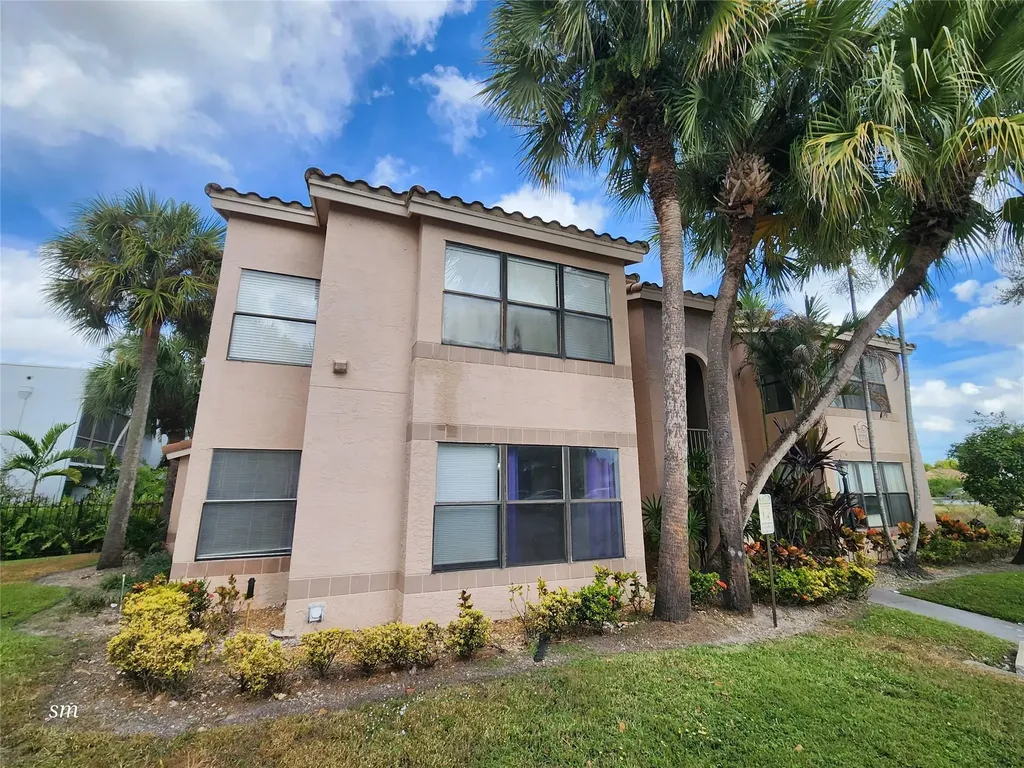2736 S University Drive Davie FL 33328