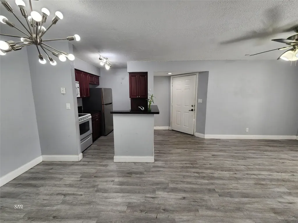 2736 S University Drive Davie FL 33328