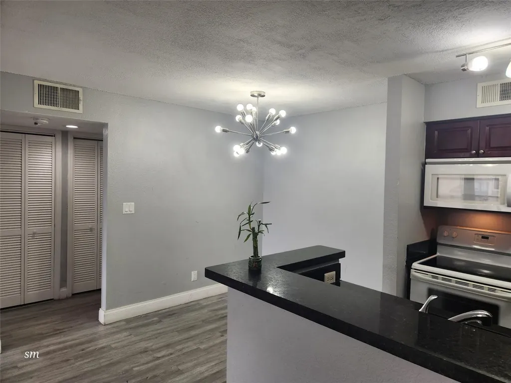 2736 S University Drive Davie FL 33328