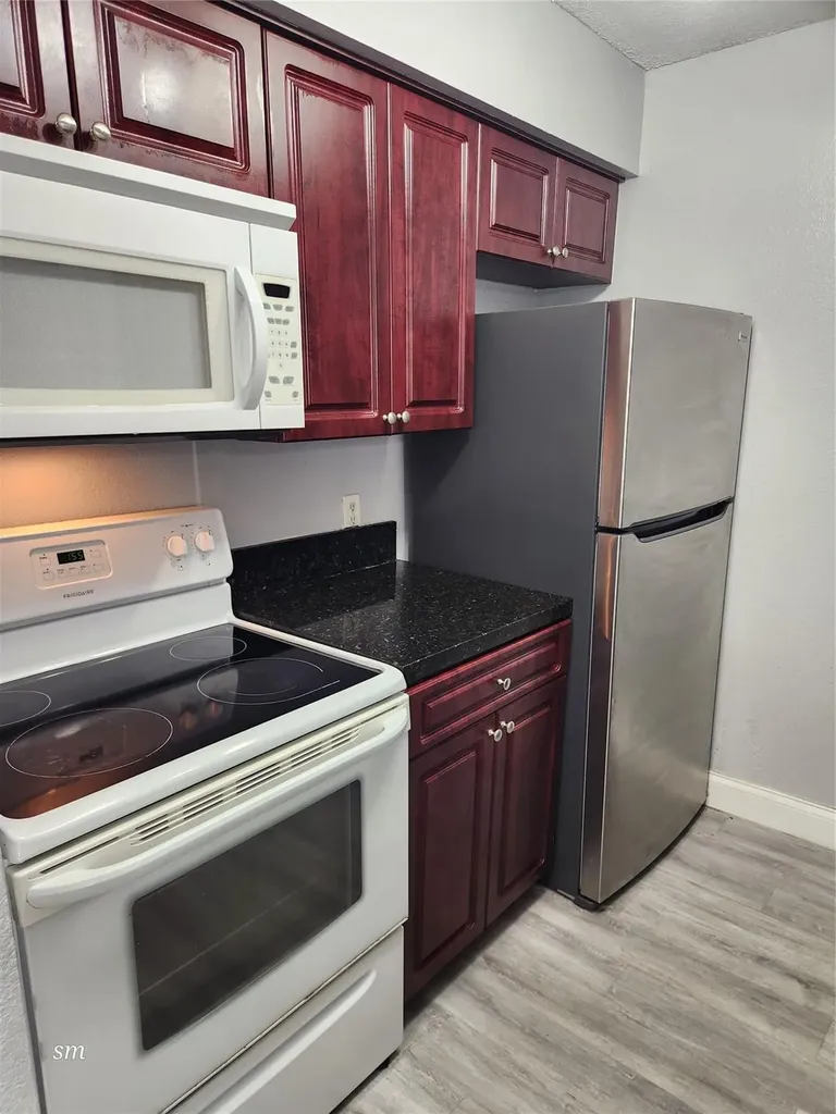 2736 S University Drive Davie FL 33328