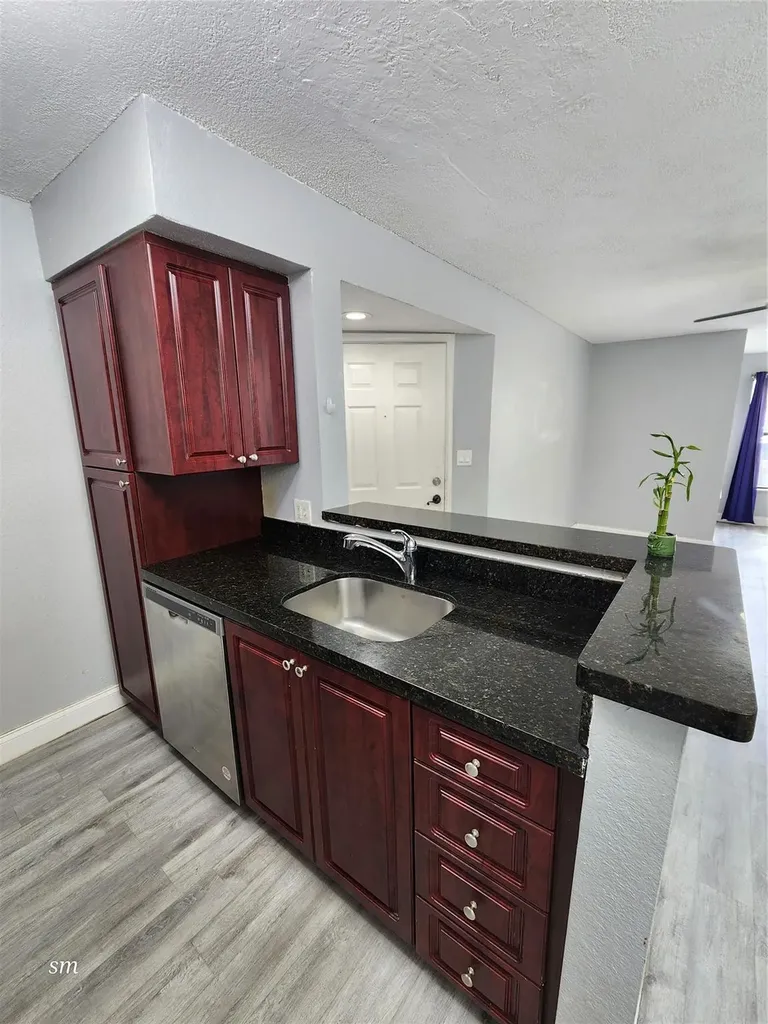 2736 S University Drive Davie FL 33328