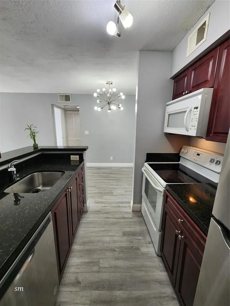2736 S University Drive Davie FL 33328