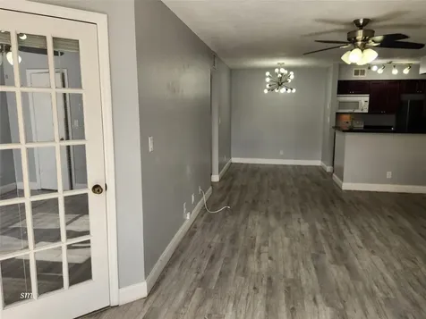 2736 S University Drive Davie FL 33328