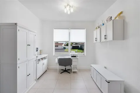 8211 NW 74th Avenue Tamarac FL 33321