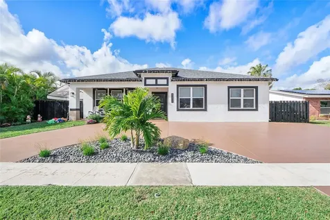 8211 NW 74th Avenue Tamarac FL 33321