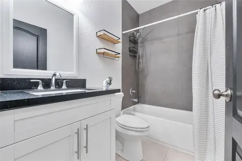 8211 NW 74th Avenue Tamarac FL 33321