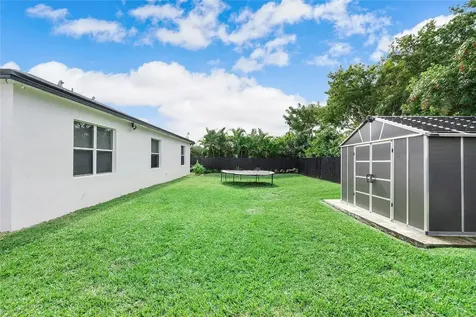 8211 NW 74th Avenue Tamarac FL 33321