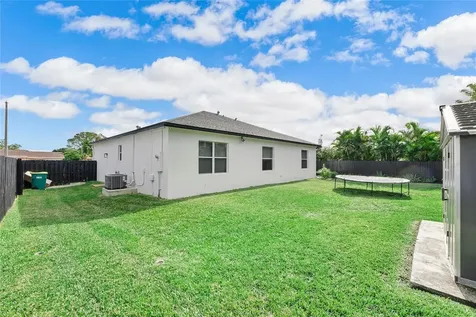 8211 NW 74th Avenue Tamarac FL 33321