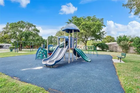 8211 NW 74th Avenue Tamarac FL 33321