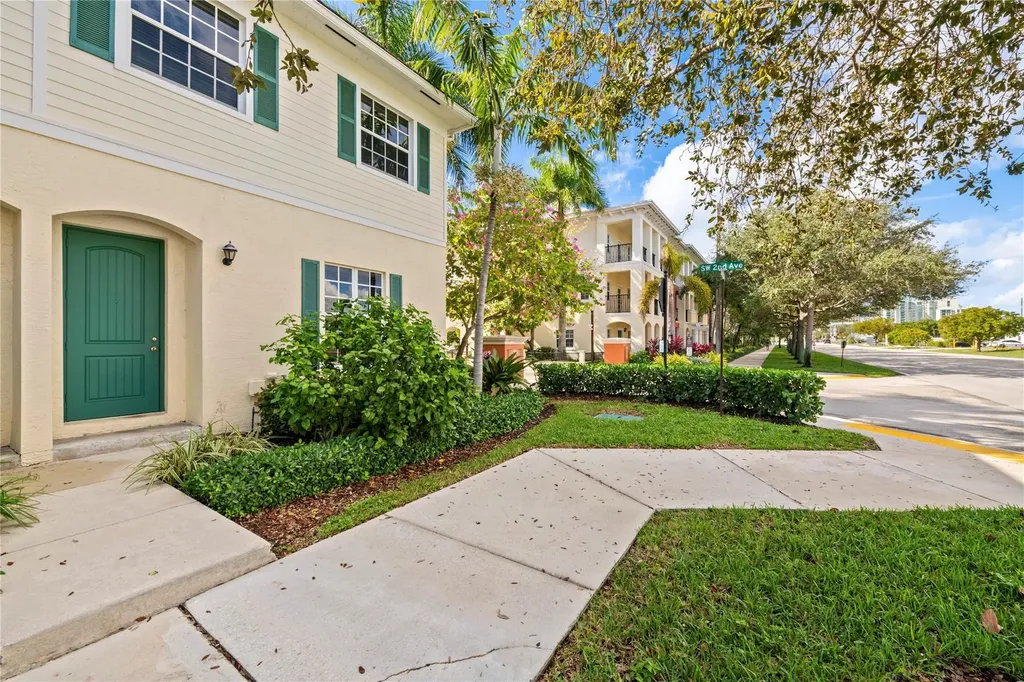 197 SW 6th Place Pompano Beach FL 33060