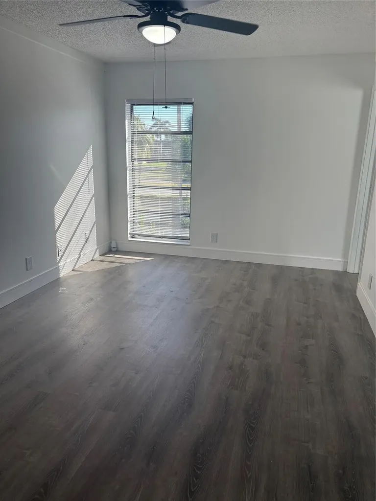 5492 Courtyard Drive Margate FL 33063