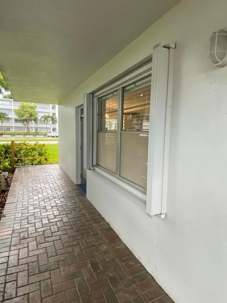 321 Durham J Deerfield Beach FL 33442