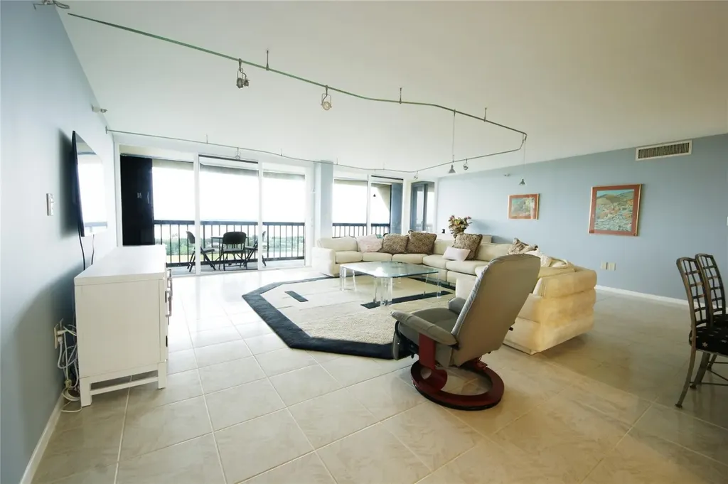 2480 Presidential Way West Palm Beach FL 33401