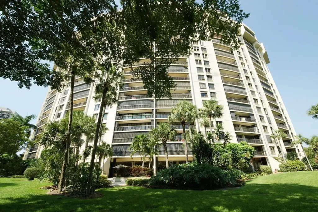2480 Presidential Way West Palm Beach FL 33401