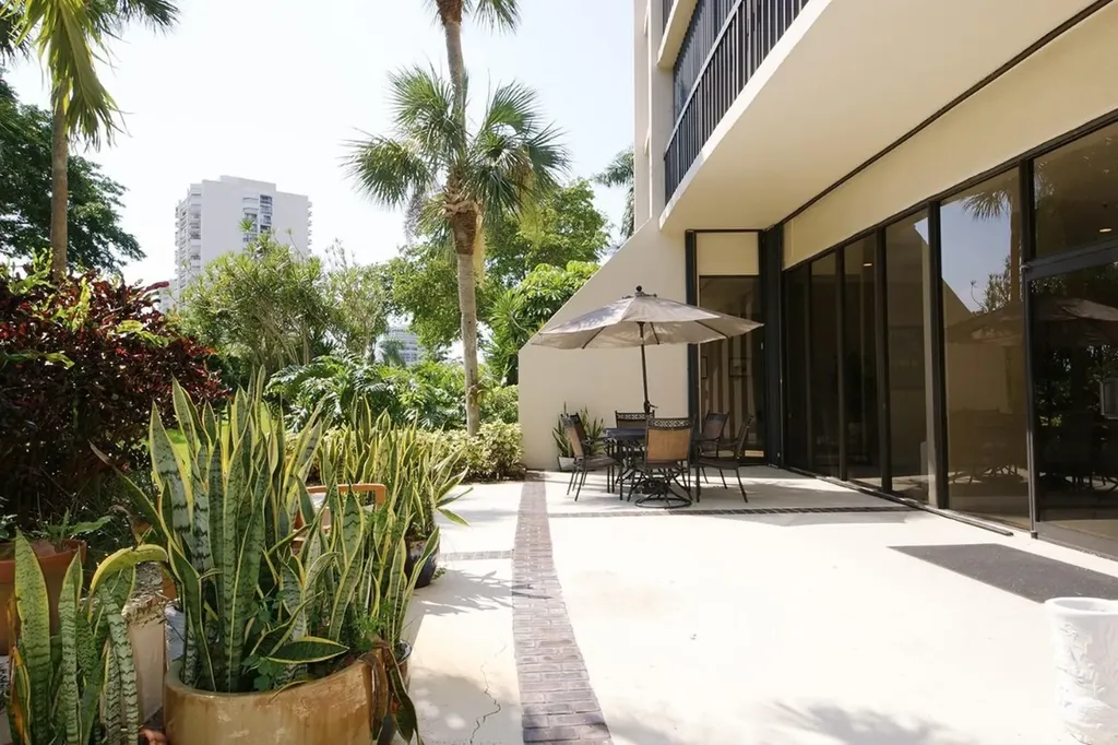 2480 Presidential Way West Palm Beach FL 33401