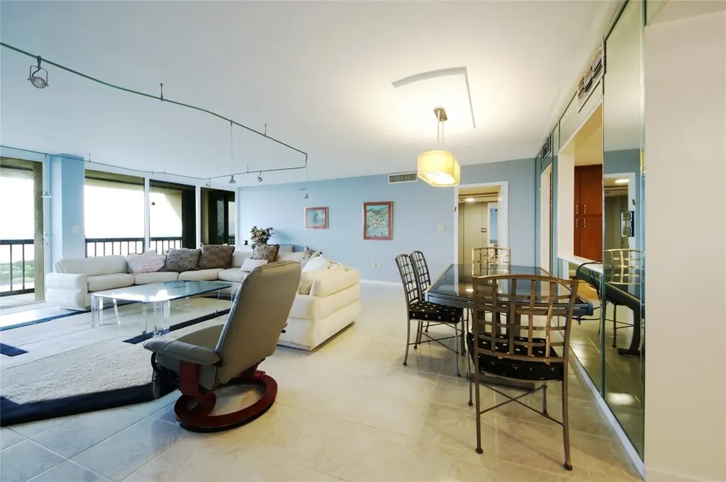 2480 Presidential Way West Palm Beach FL 33401