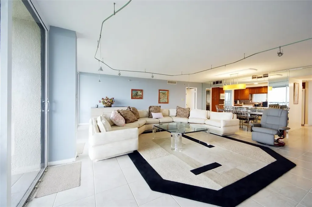 2480 Presidential Way West Palm Beach FL 33401