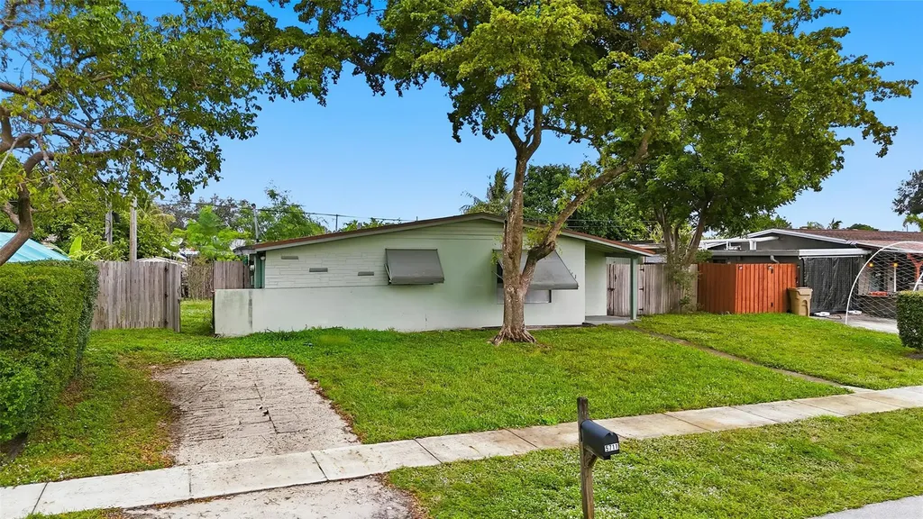 5711 SW 37th Court Davie FL 33314