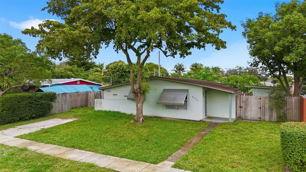 5711 SW 37th Court Davie FL 33314
