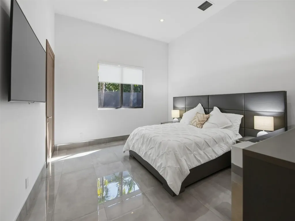 2213 NE 37th Drive Fort Lauderdale FL 33308