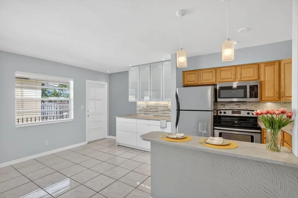 4051 NE 13th Avenue Oakland Park FL 33334