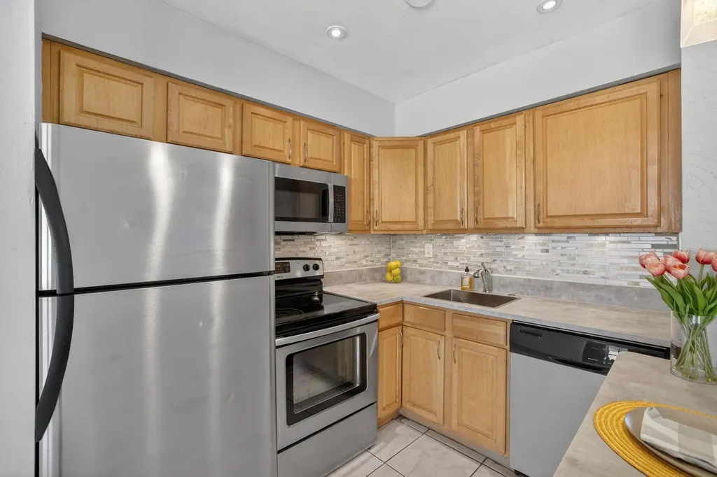 4051 NE 13th Avenue Oakland Park FL 33334