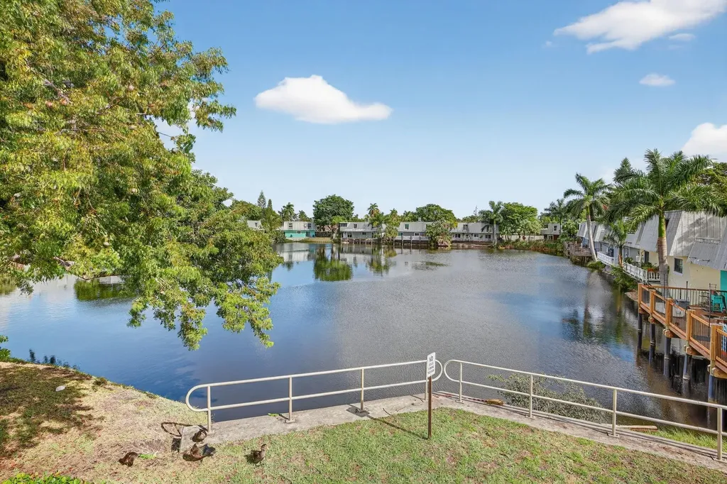 4051 NE 13th Avenue Oakland Park FL 33334
