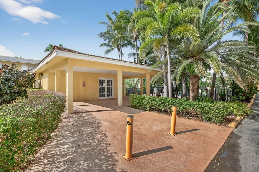 4051 NE 13th Avenue Oakland Park FL 33334