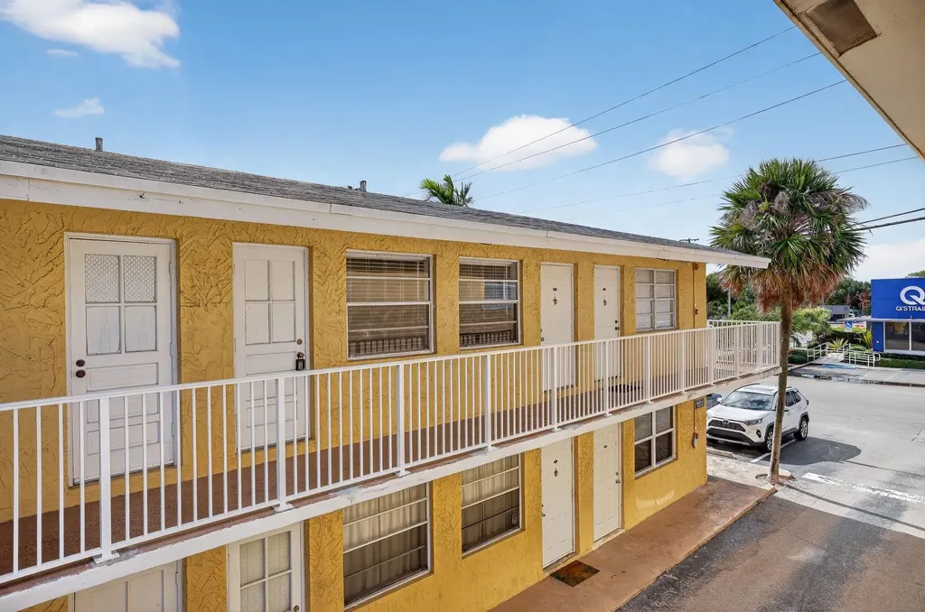 4051 NE 13th Avenue Oakland Park FL 33334