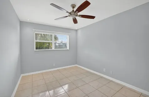 4051 NE 13th Avenue Oakland Park FL 33334