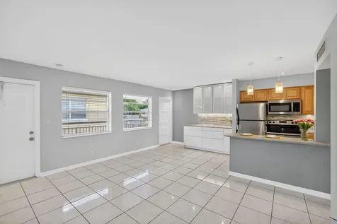 4051 NE 13th Avenue Oakland Park FL 33334