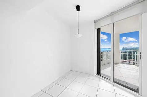 1000 Quayside Terrace Miami FL 33138