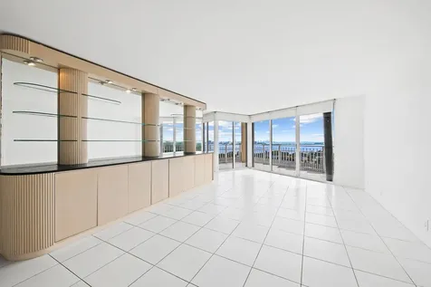 1000 Quayside Terrace Miami FL 33138