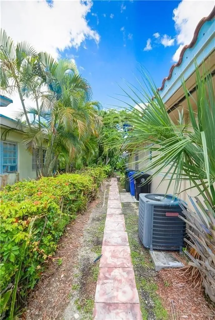 2613-2615 NE 33rd Avenue Fort Lauderdale FL 33308
