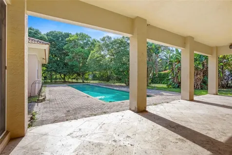 140 Royal Palm Court Plantation FL 33317