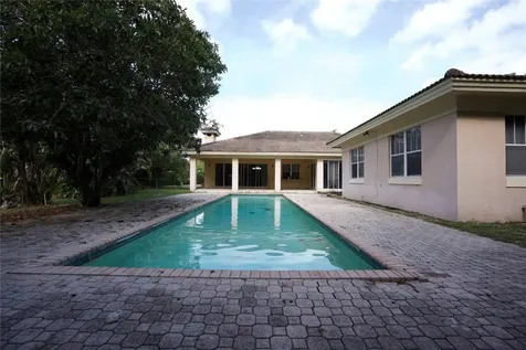 140 Royal Palm Court Plantation FL 33317
