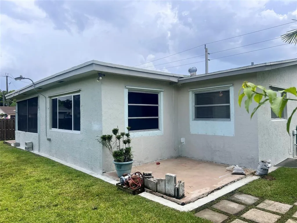 8361 NW 27th Place Sunrise FL 33322