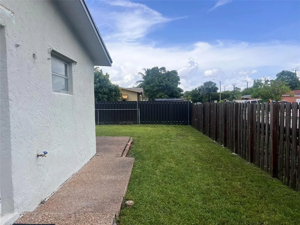 8361 NW 27th Place Sunrise FL 33322