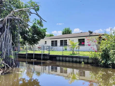 77 Cardinal Drive North Fort Myers FL 33917