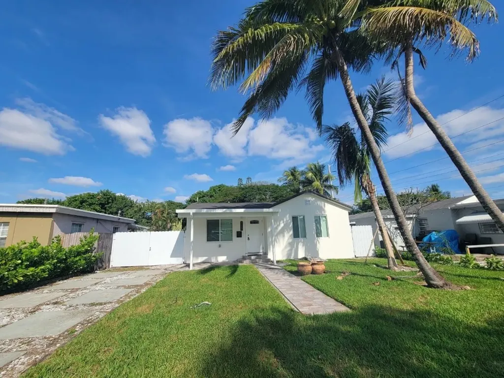 2207 Taft Street Hollywood FL 33020