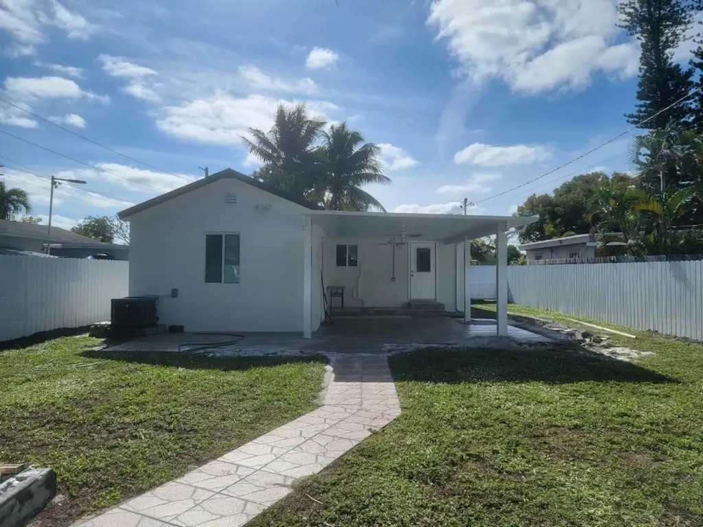 2207 Taft Street Hollywood FL 33020