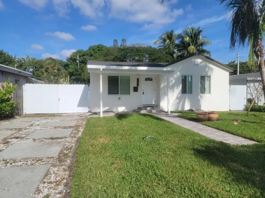 2207 Taft Street Hollywood FL 33020
